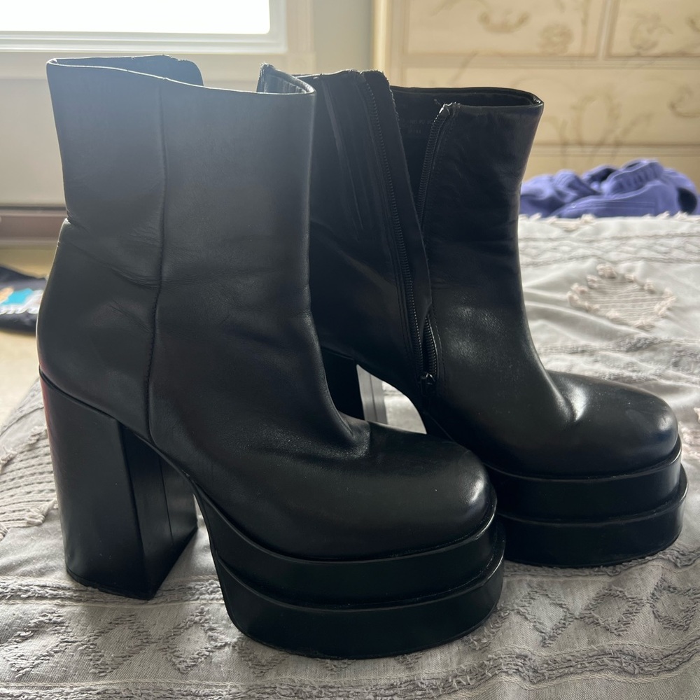 Steve Madden Cobra Black Platform Ankle Boots Size 8